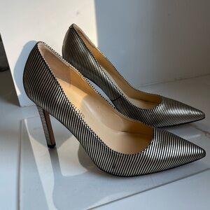 Obama Trump gold stripe pumps heels